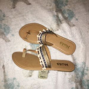 NWT Mudd Festival Embroidered Toe Loop Sandals
